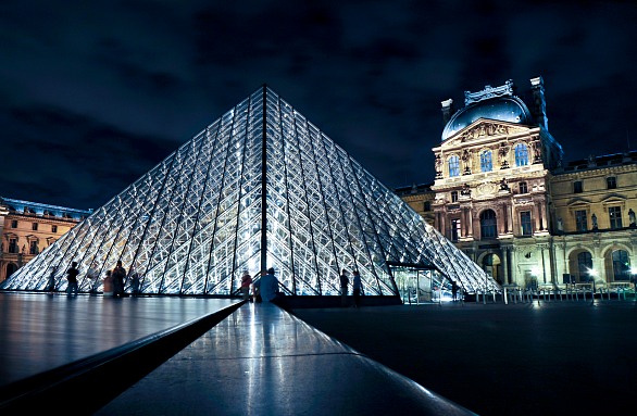 La piramide di vetro del Louvre: storia, architettura, mito o massoneria? Louvreparigi_01