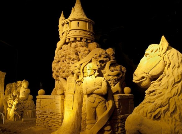 Sand Magic: Dinant, in Belgio, celebra i 20 anni di Disneyland Paris con le sculture di sabbia